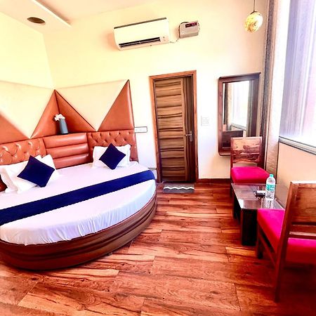 Hotel Woodcrest Zirakpur Chandigarh- Best Family Hotel - Luxurious Rooms - Unit Of Sidham Group Exterior photo
