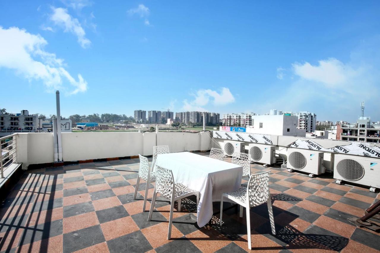 Hotel Woodcrest Zirakpur Chandigarh- Best Family Hotel - Luxurious Rooms - Unit Of Sidham Group Exterior photo