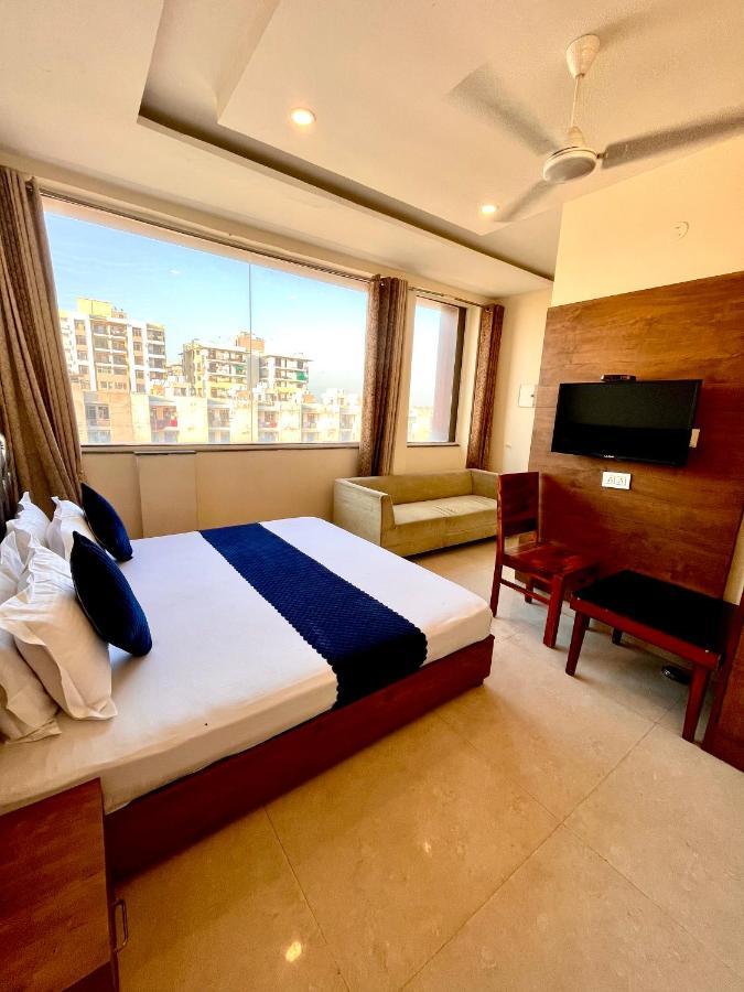 Hotel Woodcrest Zirakpur Chandigarh- Best Family Hotel - Luxurious Rooms - Unit Of Sidham Group Exterior photo