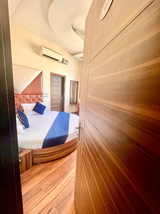 Hotel Woodcrest Zirakpur Chandigarh- Best Family Hotel - Luxurious Rooms - Unit Of Sidham Group Exterior photo