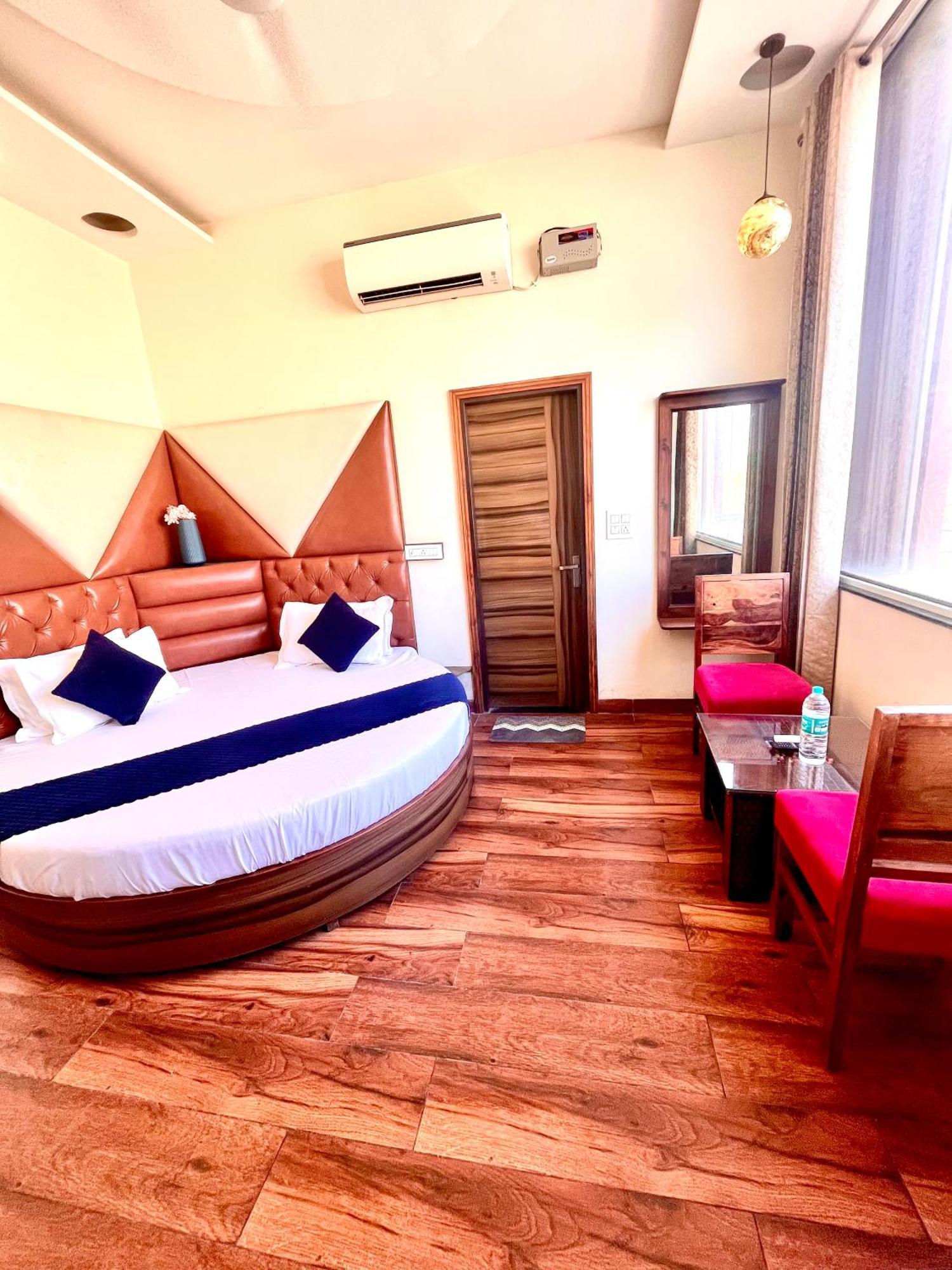 Hotel Woodcrest Zirakpur Chandigarh- Best Family Hotel - Luxurious Rooms - Unit Of Sidham Group Exterior photo