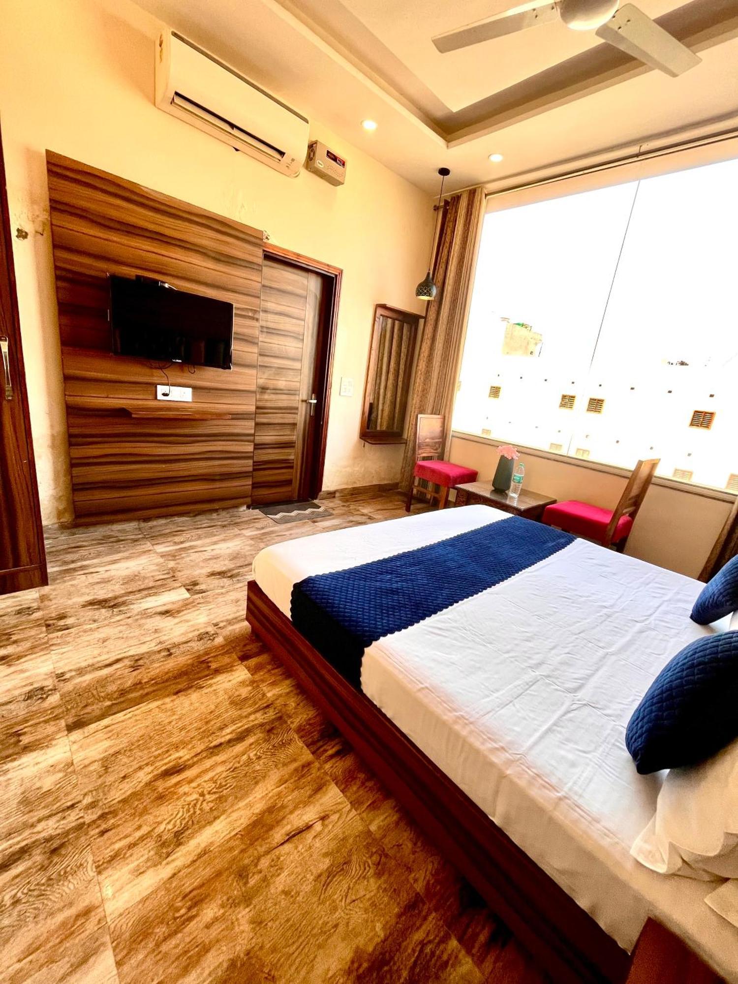 Hotel Woodcrest Zirakpur Chandigarh- Best Family Hotel - Luxurious Rooms - Unit Of Sidham Group Exterior photo