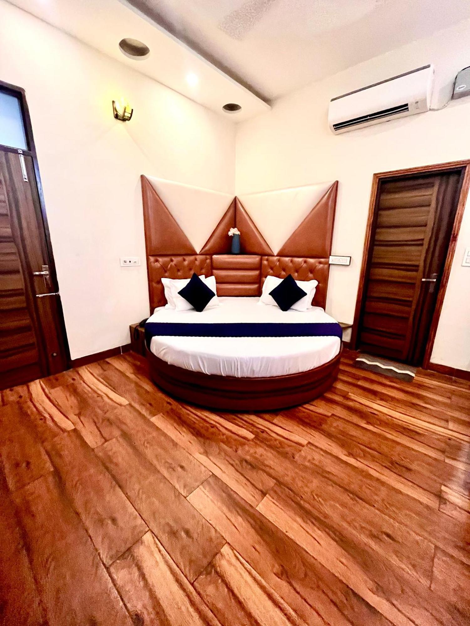 Hotel Woodcrest Zirakpur Chandigarh- Best Family Hotel - Luxurious Rooms - Unit Of Sidham Group Exterior photo