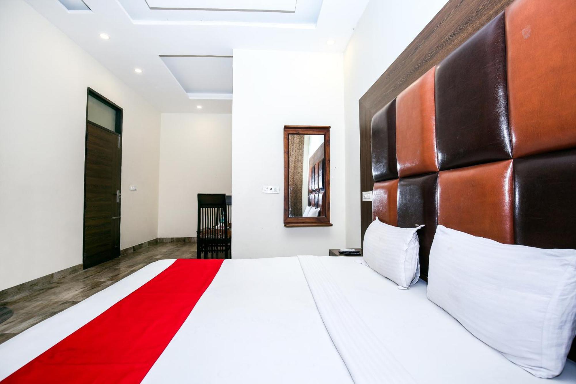 Hotel Woodcrest Zirakpur Chandigarh- Best Family Hotel - Luxurious Rooms - Unit Of Sidham Group Exterior photo