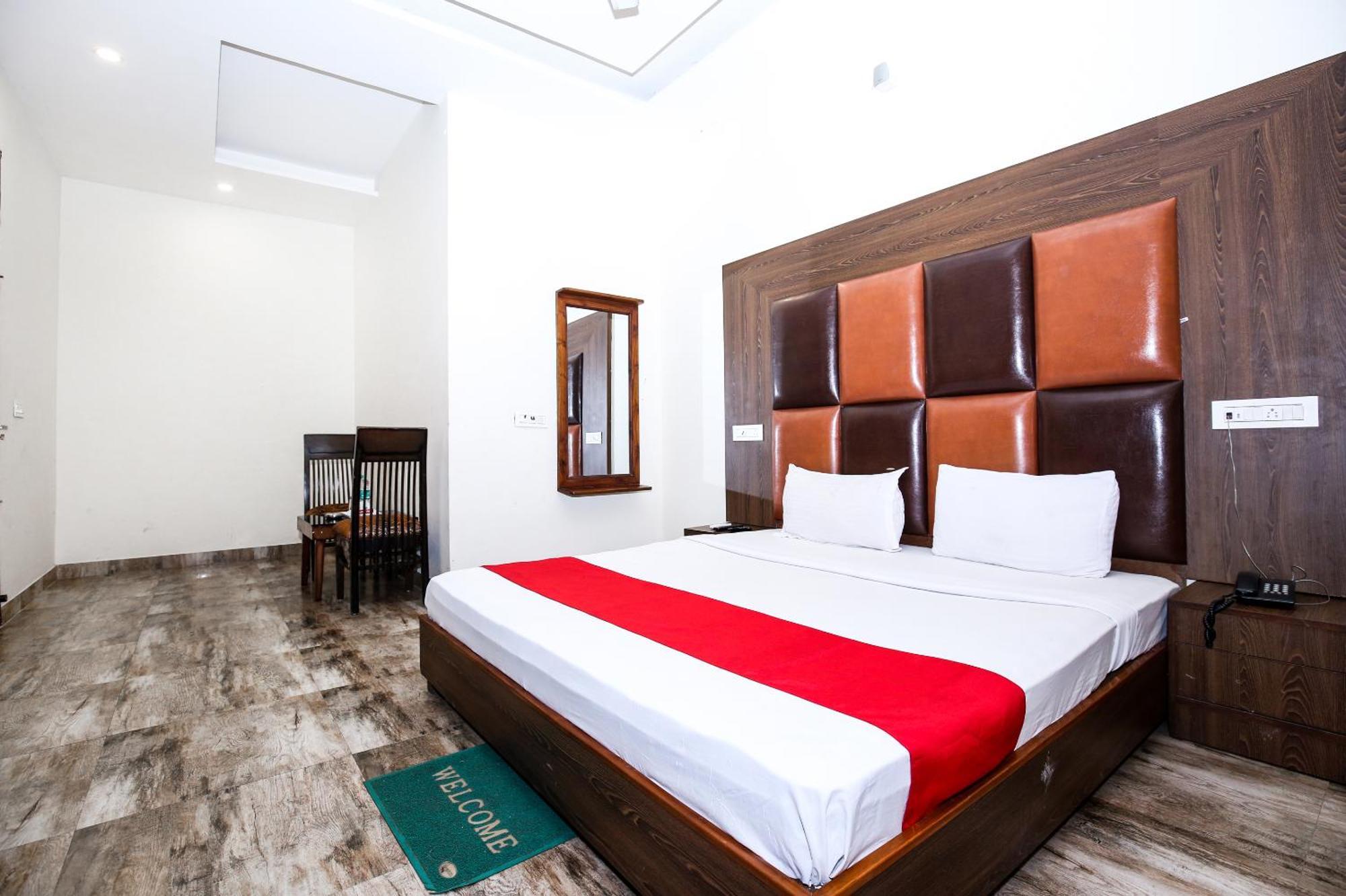 Hotel Woodcrest Zirakpur Chandigarh- Best Family Hotel - Luxurious Rooms - Unit Of Sidham Group Exterior photo